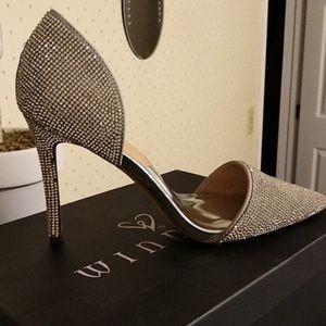 Windsor silver hi heels pumps